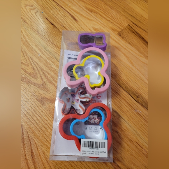 NWT Mickey & Minnie Mouse Cookie Cutters (WITHOUT BOW) - Picture 8 of 9
